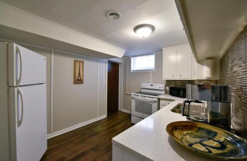 Downtown Omaha Apartment | Comfy 1BR King Near Omaha Hotspots