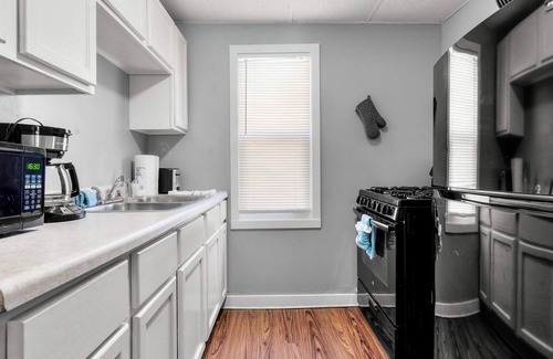 West Des Moines House | Comfy 1BR Retreat + Free Parking in Valley Junctio