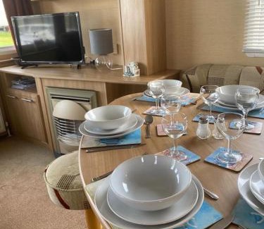 Seasalter Apartment | Comfy 2 bed holiday caravan