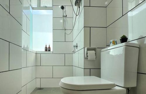 Larut Apartment | Comfy 2 Bedder Retreat Homestay near Taiping Lake Garden with Netflix