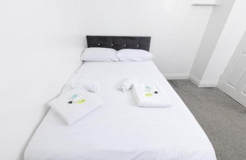 Strood House | Comfy 2 Bedroom House for 4