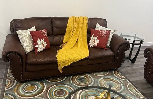 Northeast Edmonton House | Comfy 2 bedroom stay tucked away in a sleepy neighborhood few mins to the Henday