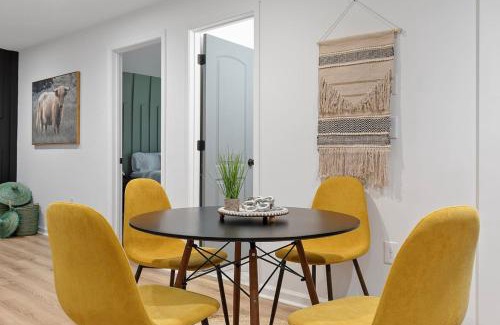 Clarkdale Apartment | Comfy 2 bedroom w Free Parking