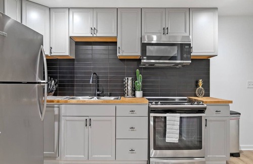 Clarkdale Apartment | Comfy 2 bedroom w/Free Parking