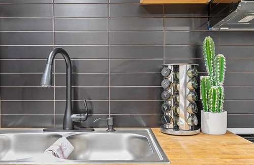Clarkdale Apartment | Comfy 2 bedroom w/Free Parking
