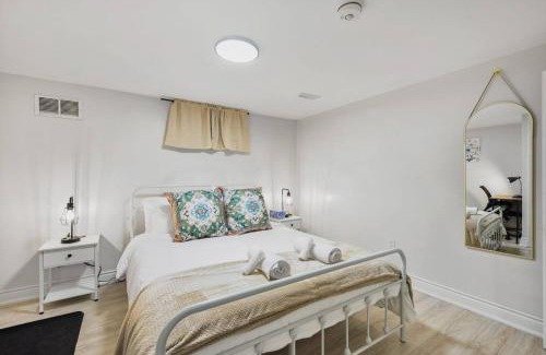 Durham Region Apartment | Comfy 2BR Apt near Beach and Downtown Free Parking