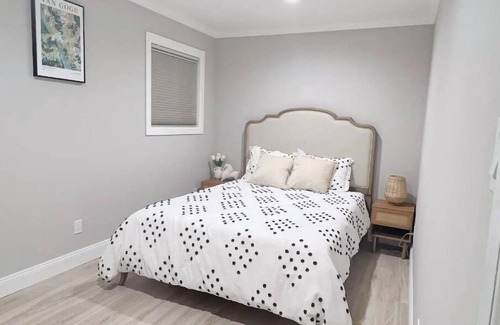 South Berkeley Apartment | Comfy 2BR Near UCB 8 Min Drive.