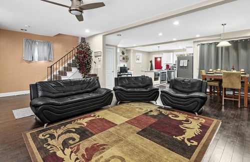 Westgate House | Comfy 3 Bedroom Home w/ Balcony—Westgate