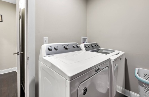 Westgate House | Comfy 3 Bedroom Home w/ Balcony—Westgate