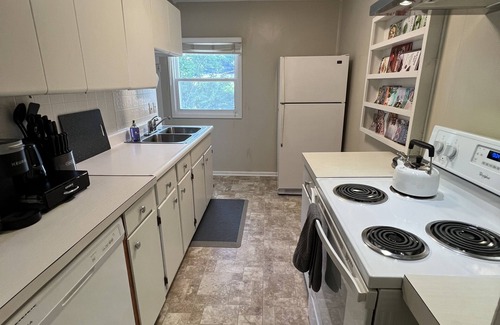 Lincoln House | Comfy 3-Bedroom Vacation Home with Garage Parking!