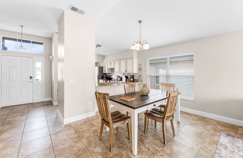 Chatham Park House | Comfy 3 bedroom with pool