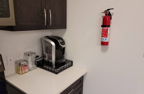 London House | Comfy 3Bdrm home near Hyde Park Mall/Western Uni
