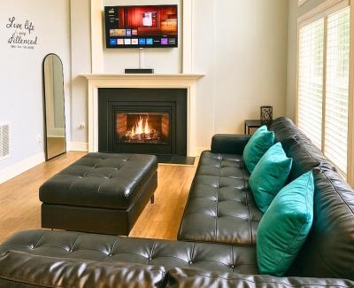 Marietta House | Comfy 5Bed Gem! Fenced Back Yard, Game Room, Free Parking, Snacks, Pet Okay!