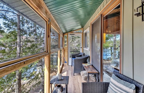 Selwyn Cottage | Comfy 8-person cottage. STONEY LAKE. Kawarthas. Pet friendly. 90 mins Toronto