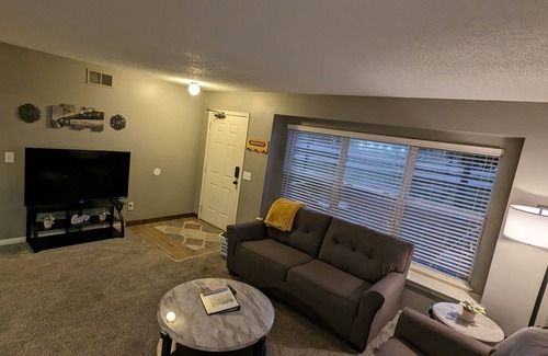 Grandview House | Comfy and Convenient Grandview Home