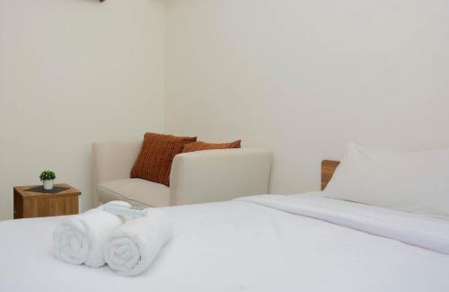 Pekayon Jaya Apartment | Comfy and Warm Studio Grand Kamala Lagoon Apartment By Travelio
