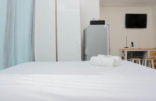 Pekayon Jaya Apartment | Comfy and Warm Studio Grand Kamala Lagoon Apartment By Travelio
