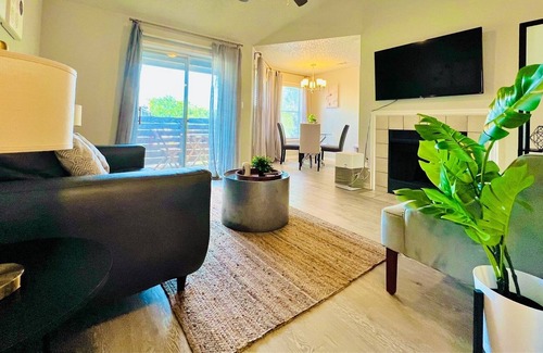 Milwood Apartment | Comfy Apartment by the Domain w/ Fast Wifi