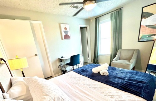 Milwood Apartment | Comfy Apartment by the Domain w/ Fast Wifi