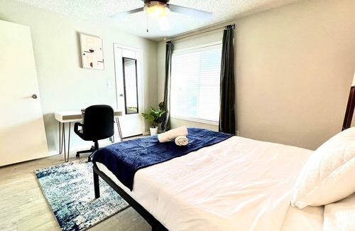 Milwood Apartment | Comfy Apartment by the Domain w/ Fast Wifi