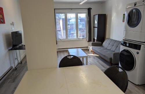 Ville-Emard Apartment | Comfy apartment close to Metro Monk station with self check in