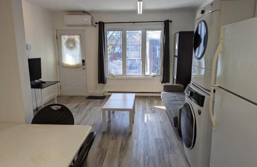 Ville-Emard Apartment | Comfy apartment close to Metro Monk station with self check in