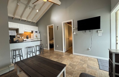 Point Pleasant Beach Condo | Comfy Beach Condo 2BD 1BA with Parking