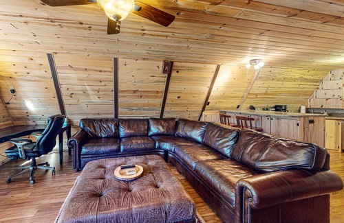 Ponderosa Pines House | Comfy Cabin w/Mountain Views/Free WiFi/Firepit/Washer/Dryer - Near Wolf Creek