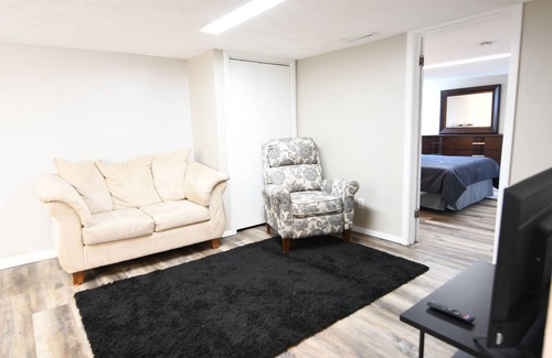 Norfolk Apartment | Comfy, Casual and Close!