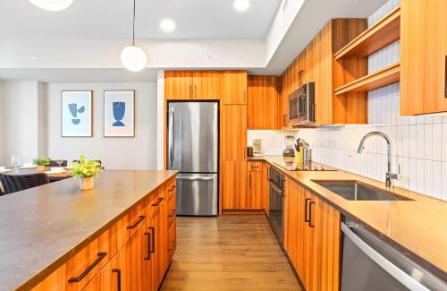Clarendon Apartment | Comfy Clarendon Apt - Steps from Metro