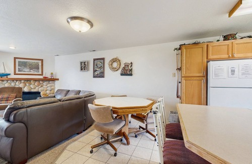 Harbor Village Condo | Comfy condo overlooking Bear Lake with pool, hot tub & tennis