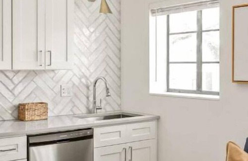 Brookwood House | Comfy Contemporary Brookwood/Buckhead LOCAL