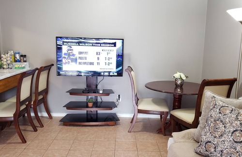 Gainesville Condo | 🏡Comfy & Convenient 1BR Apartment Near Oaks Mall & Medical Center Fast WIFI