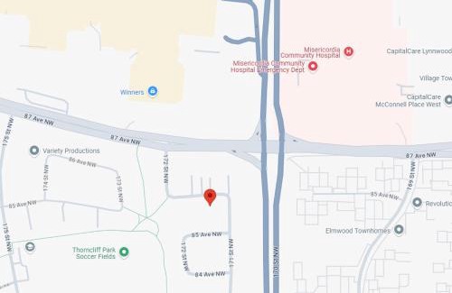 West Edmonton Villa | Comfy Corner Stays 2 Cross st of W Edmonton Mall