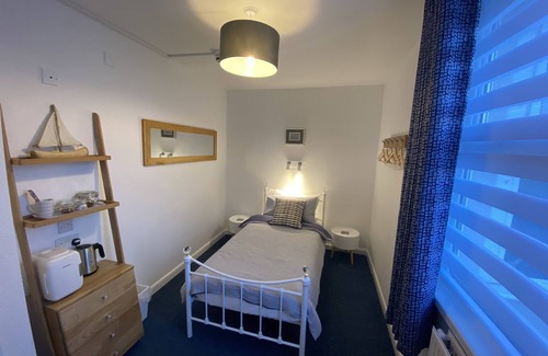 Babbacombe Bed & Breakfast | Comfy & Cosy Room by the Sea