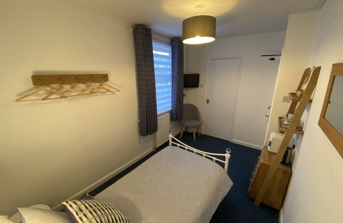 Babbacombe Bed & Breakfast | Comfy & Cosy Room by the Sea