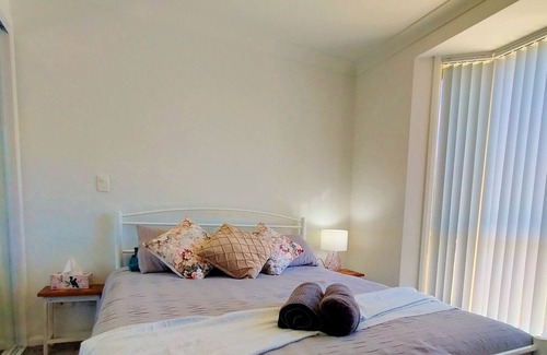 Port Macquarie House | Comfy cottage w/sunny patio - 350m to shops!