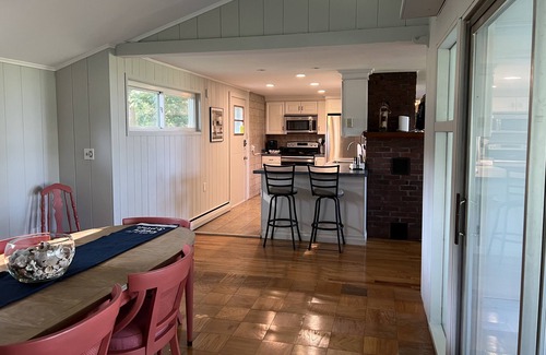 Clinton House | Comfy cottage with sunrise marsh views - 5 minute walk to private beach
