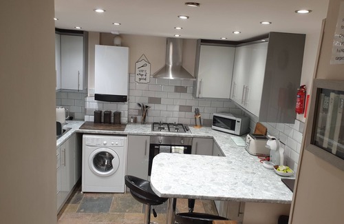 Treherbert Cottage | Comfy, Cozy Detached Cottage