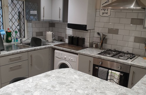 Treherbert Cottage | Comfy, Cozy Detached Cottage