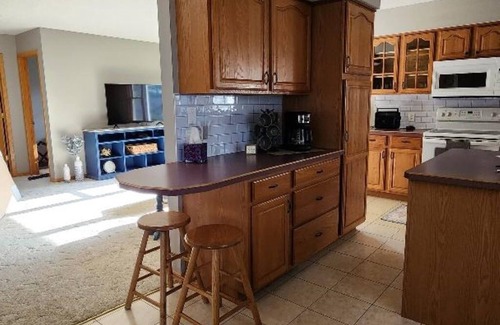 Decorah House | ~Comfy~Cozy~ Friendly Neighborhood!