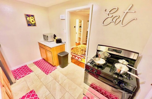 Westwood Apartment | Comfy Cozy Safe Spacious 1st Floor Apartment