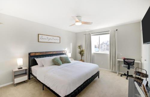 Arvada Apartment | Comfy Family-size Townhome 2BR-5 People near Old town Arvada-10min walk