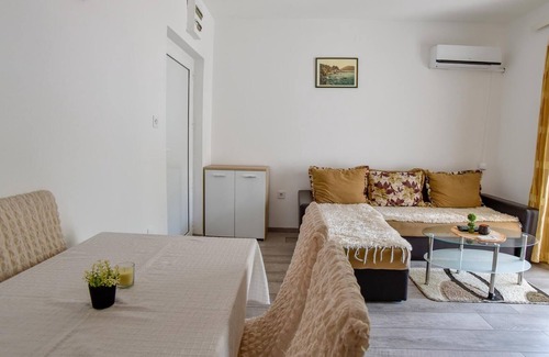 Bijeli do Apartment | Comfy Flat w Balcony 5 min to Greco Beach in Budva