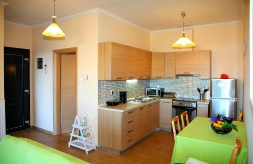 Theologos Apartment | Comfy flat with Garden near the Beach