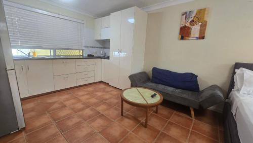 Mermaid Waters House | Comfy Granny Flat Studio in Mermaid Water