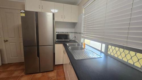 Mermaid Waters House | Comfy Granny Flat Studio in Mermaid Water