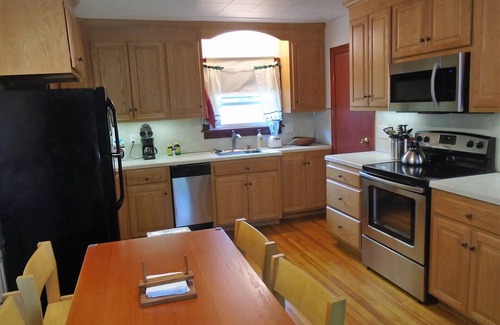 Ansonia Apartment | Comfy Home for Solo Travelers - 1 BR APT w/Full Kitchen, Near All Amenities