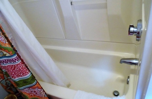 Ansonia Apartment | Comfy Home for Solo Travelers - 1 BR APT w/Full Kitchen, Near All Amenities