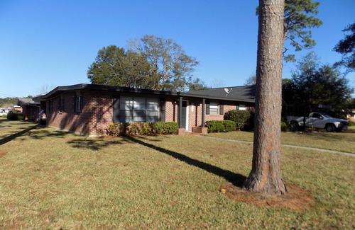 Northeast Pensacola House | Comfy home in safe neighborhood, close to the airport shopping dinning and more!